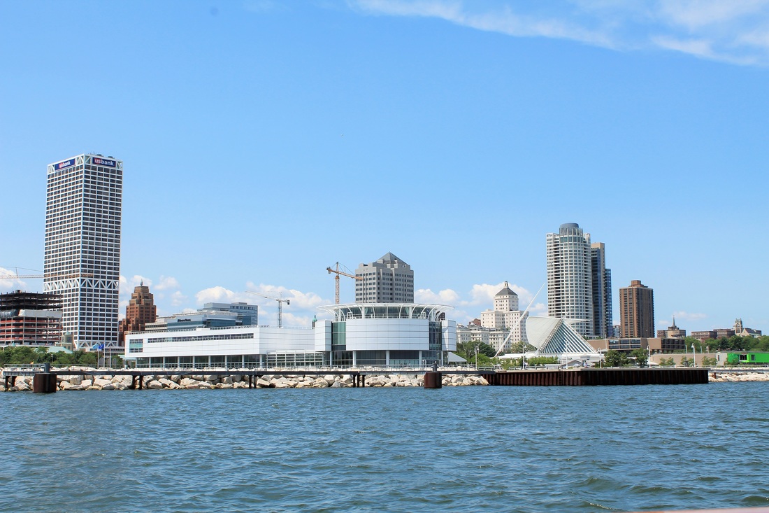 Historic Milwaukee Boat Tour // Milwaukee, WI | Yellow Mondays