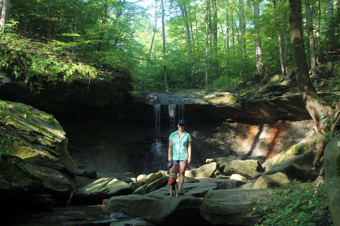 The Best Hiking Outfits // Cuyahoga Valley National Park, OH | Yellow Mondays