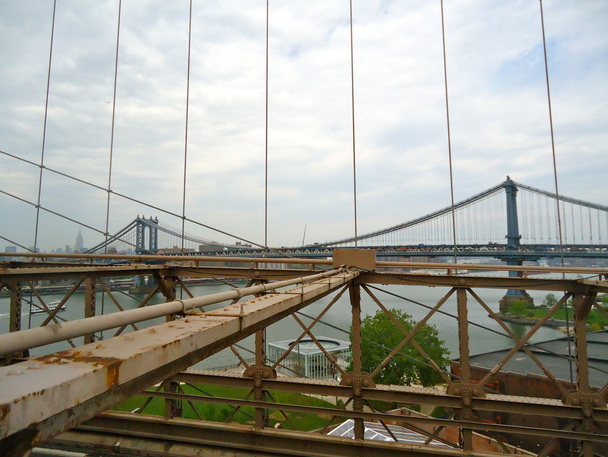 Brooklyn Bridge // New York City, NY | Yellow Mondays